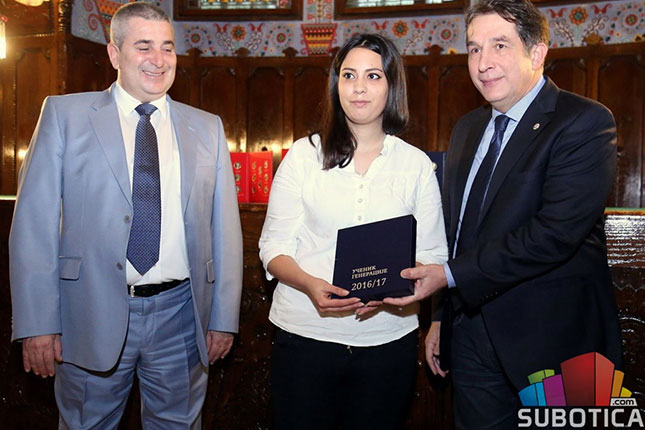 Đaci generacije dobili kovanice i plakete