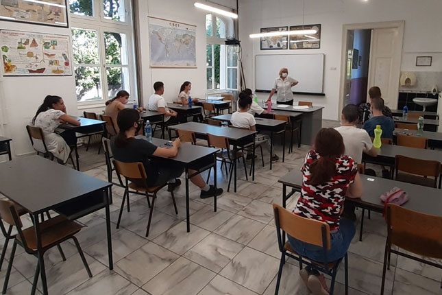 Testom iz maternjeg jezika počelo polaganje male mature