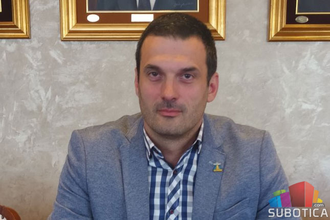 Na Ekonomskom fakultetu više od 350 slobodnih mesta, prijemni ispit 29. juna