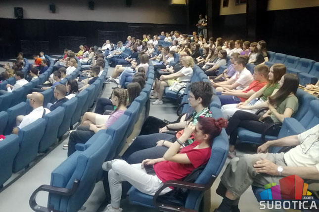 Subotički đaci učili o kulturi govora i izražavanju