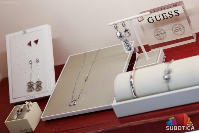 Krajnje je vreme za novi sat - finalna rasprodaja  u "Romansson-u"