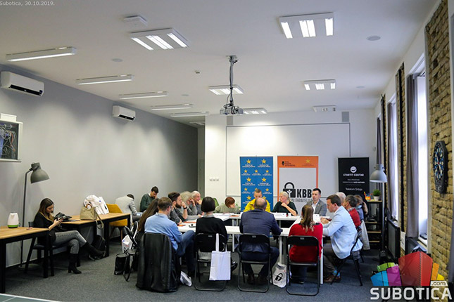 Održan okrugli sto "Ko brani branitelje"