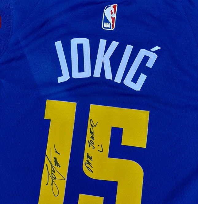 Licitacijom dresova prikupljeno još 120.000 dinara za lečenje malog Olivera