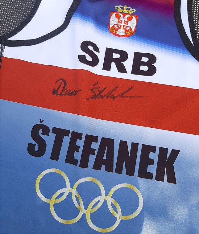 Licitacijom dresova prikupljeno još 120.000 dinara za lečenje malog Olivera