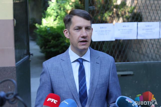 Izborna noć - stigli prvi rezultati, pratimo reakcije iz štabova