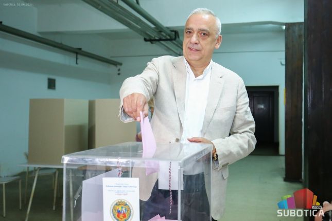 Izborna noć - stigli prvi rezultati, pratimo reakcije iz štabova