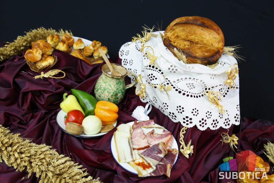 Tarana, divenica i štrudle: Bunjevački specijaliteti slave 20 godina festivala