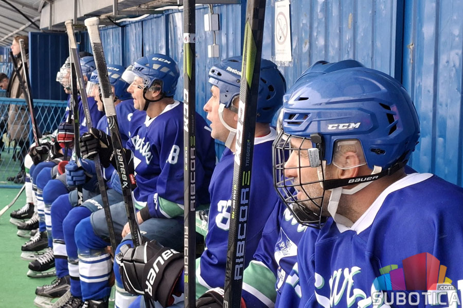 Otvoren XX „Winter Classic“ – veterani hokeja iz 10 zemalja na ledu