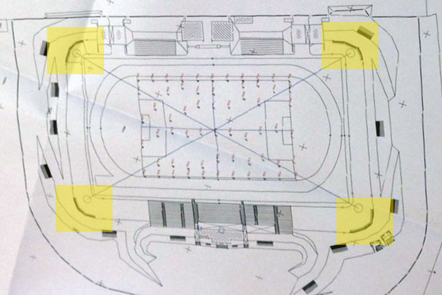 U toku montiranje sijalica na stubove reflektora na Gradskom stadionu