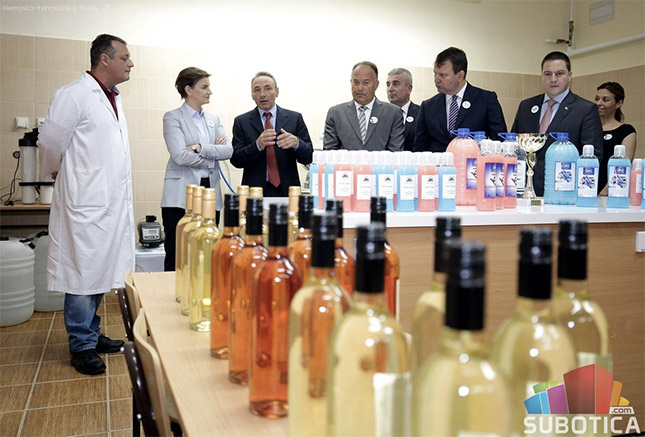 Premijerka i ministar prosvete obišli radove na rekonstrukciji Hemijsko-tehnološke škole