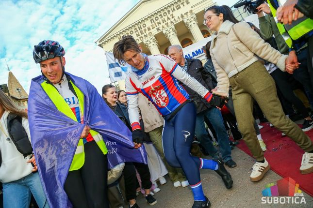 "Tura do Strazbura" - studenti biciklisti dočekani u Subotici, sutra nastavljaju put