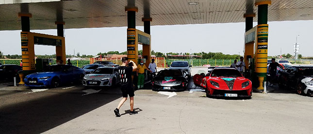Učesnici "Lion's run 2021" ture na Euro Petrol benzinskoj stanici