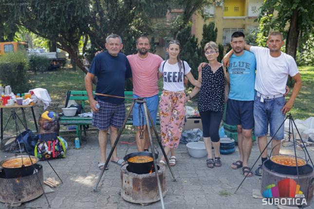 Na humanitarnom bazaru za Lea i Leonu prikupljeno više od 120 hiljada dinara