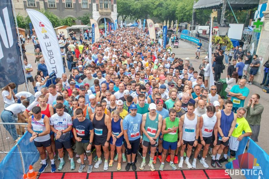 „Više od 1.500 učesnika na polumaratonu u Subotici – grad u znaku trčanja“