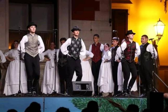 Folkloraši "Bunjevačkog kola" zablistali na Međunarodnom festivalu "Leron" u Hrvatskoj