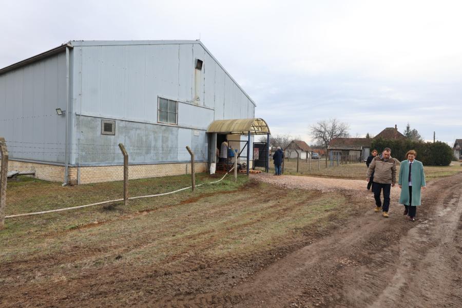 U Bačkim Vinogradima okončana zamena ispune u fabrici vode