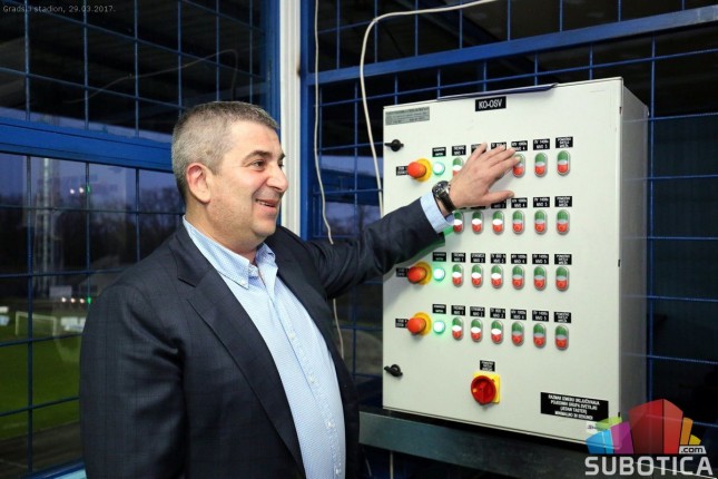 Zasijali reflektori na Gradskom stadionu