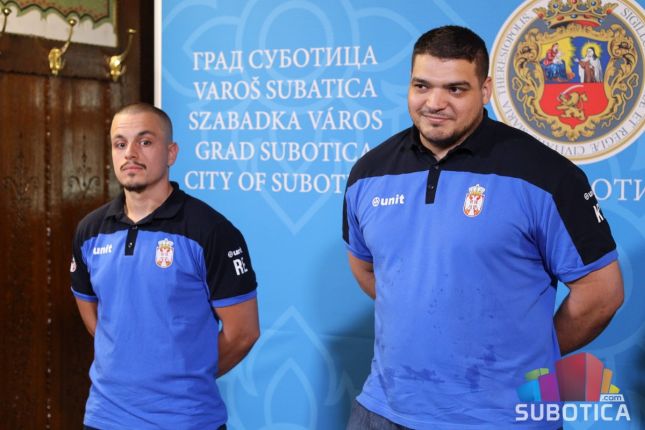 Gradonačelnik Bakić priredio prijem predstavnicima Kluba dizača tegova "Spartak" povodom nedavnog uspeha na međunarodnoj sceni