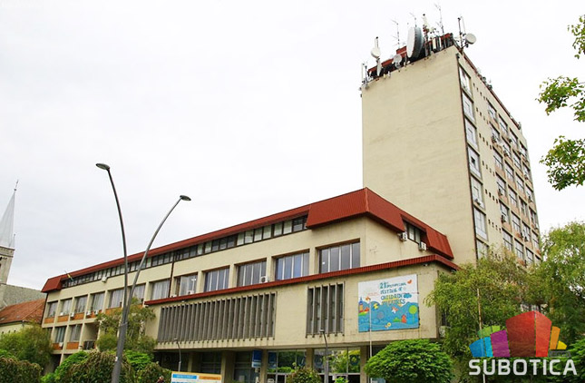 Bazna stanica na zgradi Otvorenog univerziteta ne ugrožava životno okruženje