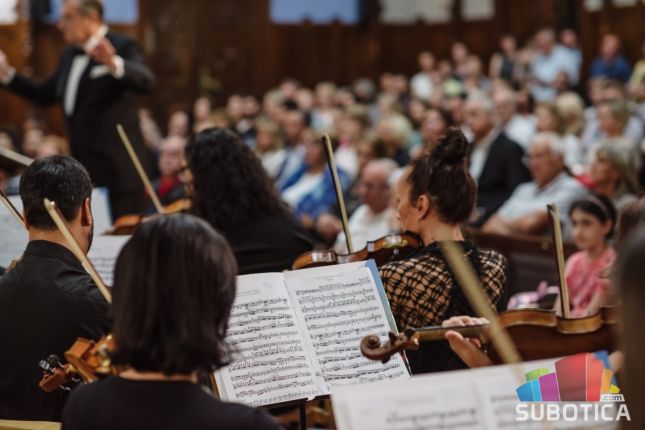 "Veče Mocarta" - Održan koncert Subotičkog simfonijskog orkestra