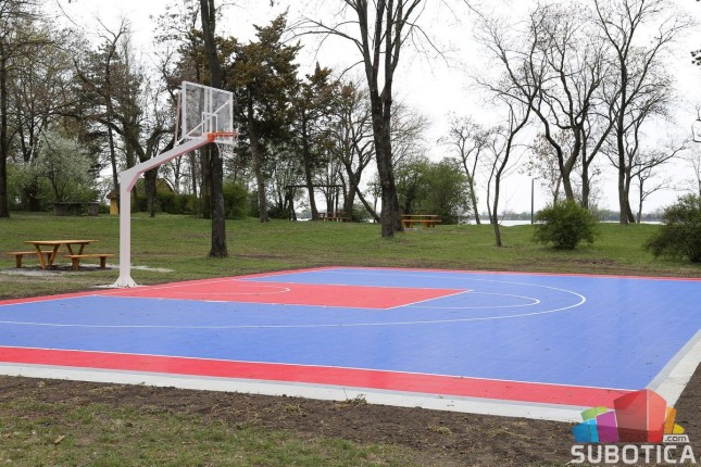 Na Paliću obnovljeni košarkaški teren i teretana na otvorenom
