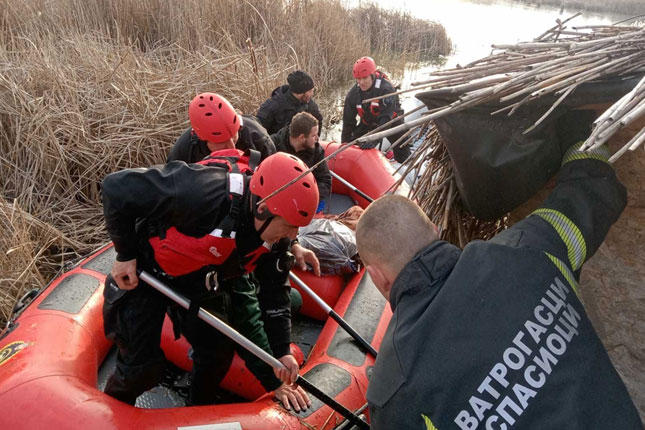 Prevrnula se amfibija na Ludaškom jezeru, petorica upala u lednu vodu