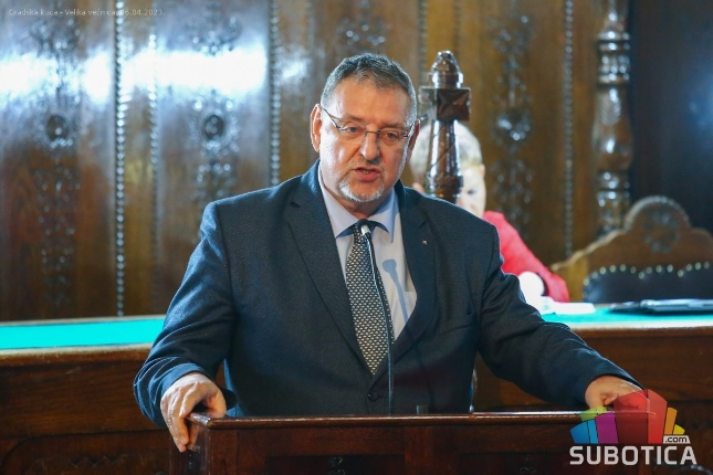 "Starter" za gradske autobuse i dalje tema polemike vlasti i opozicije