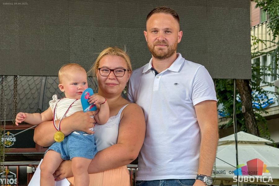 "Konferencija beba" okupila oko 40 beba takmičara do dve godine