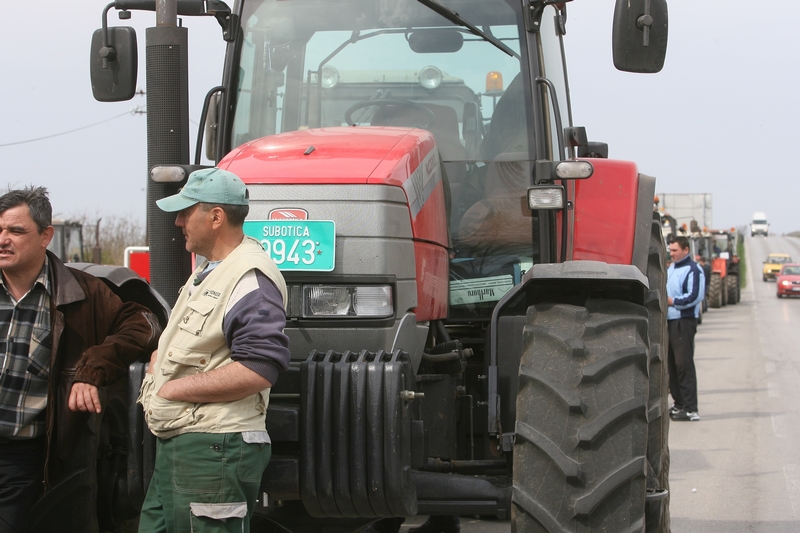 Prekinut štrajk poljoprivrednika - putevi prohodni