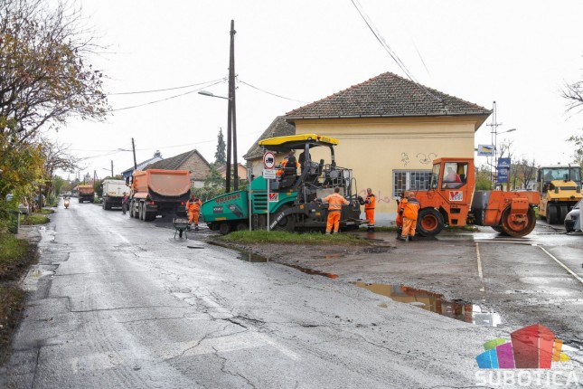 Počelo asfaltiranje Ulice Braće Majer, završetak radova na "levom skretanju" 25. decembra