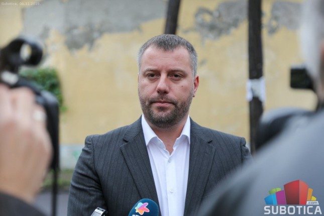 Počelo asfaltiranje Ulice Braće Majer, završetak radova na "levom skretanju" 25. decembra