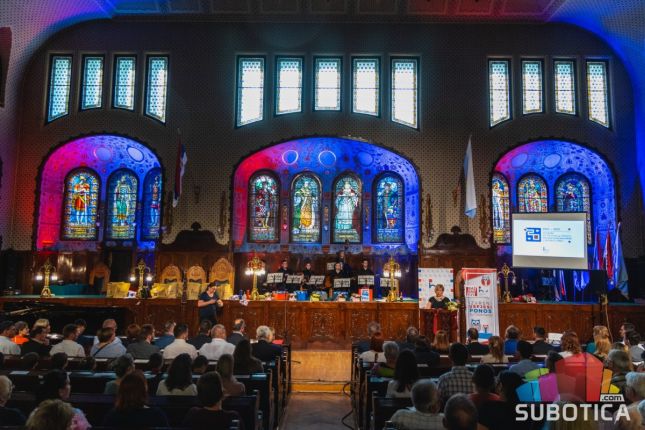 Nagrađeni najuspešniji učenici u nastavi na hrvatskom jeziku