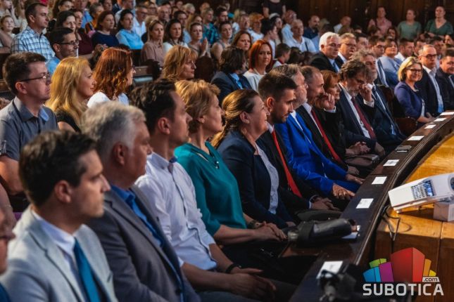 Nagrađeni najuspešniji učenici u nastavi na hrvatskom jeziku