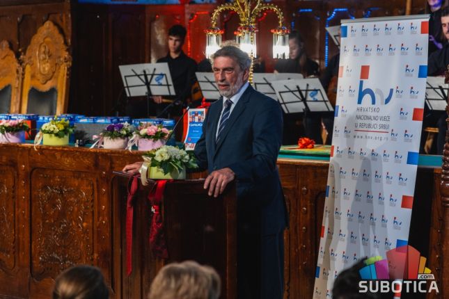 Nagrađeni najuspešniji učenici u nastavi na hrvatskom jeziku