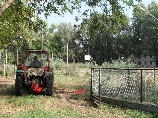Rešena pištaljka! - Sređivanje sportskog terena na Paliću