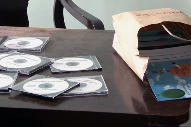 Biblioteci uručen vrlo vredan poklon