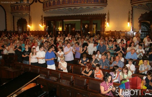 Održan humanitarni koncert za pomoć Norbertu Horvatu