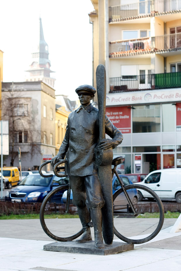 Spomenik Ivanu Sariću u Subotici