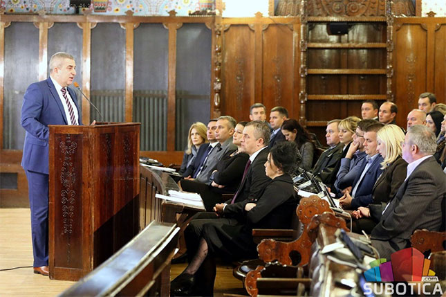 Usvojena Odluka o ukidanju 215 radnih mesta u javnom sektoru, kao i izveštaj o realizaciji budžeta