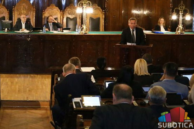 Usvojena Odluka o ukidanju 215 radnih mesta u javnom sektoru, kao i izveštaj o realizaciji budžeta