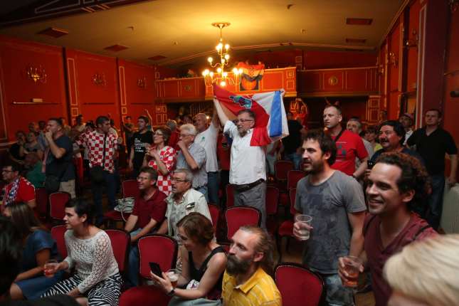 Hrvati organizovano bodrili "vatrene"