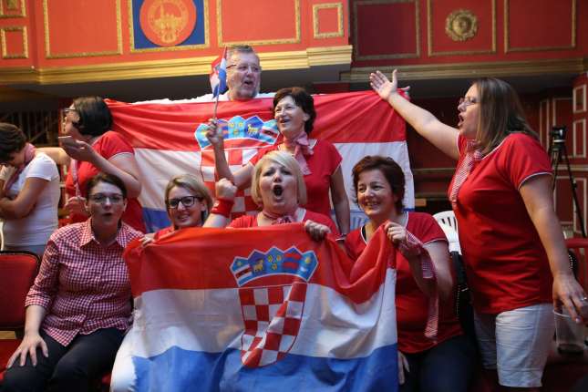 Hrvati organizovano bodrili "vatrene"