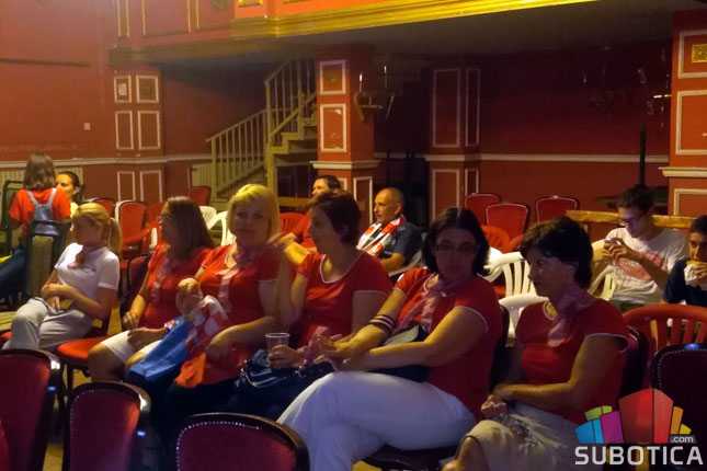 Hrvati organizovano bodrili "vatrene"