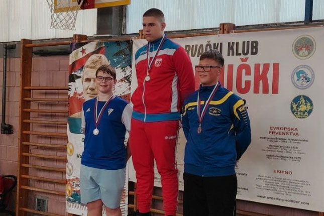 Rvanje: Spartak osvojio pet medalja na turniru u Somboru