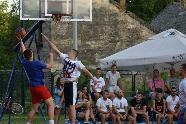 Kroz turnir u basketu prikupljeno 60.000 dinara za socijalno ugrožene srpske porodice sa Kosmeta