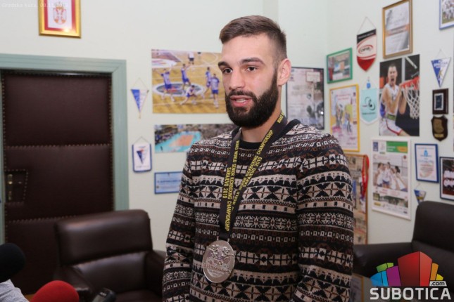 Upriličen prijem za "srebrnog" kikboksera