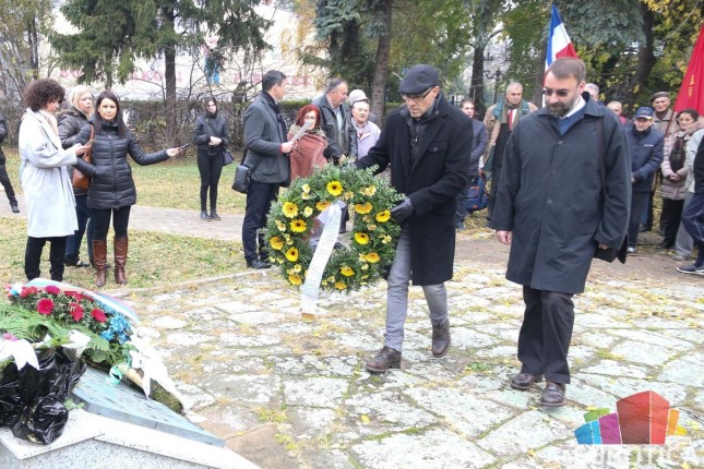 Položeni venci na spomenik "Balada vešanih"