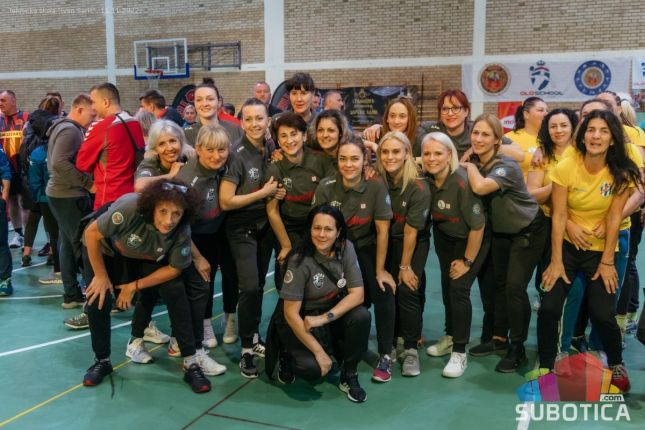 Rukomet: Održan 5. Međunarodni turnir veterana i veteranki, Osijek i Balkan ekspres podigli pehare