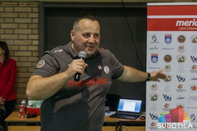 Rukomet: Održan 5. Međunarodni turnir veterana i veteranki, Osijek i Balkan ekspres podigli pehare