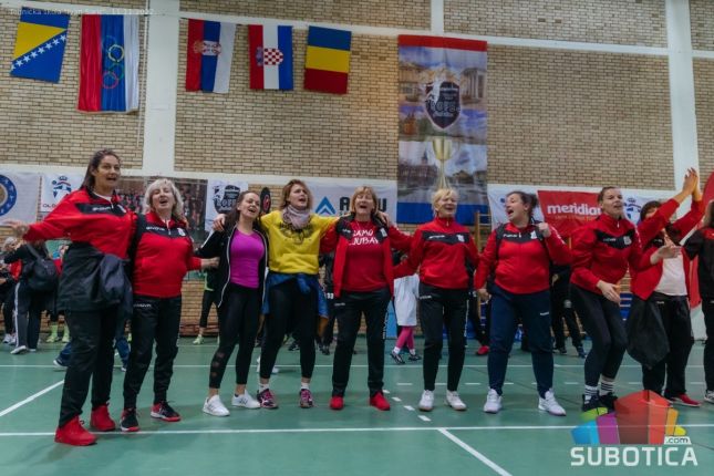 Rukomet: Održan 5. Međunarodni turnir veterana i veteranki, Osijek i Balkan ekspres podigli pehare